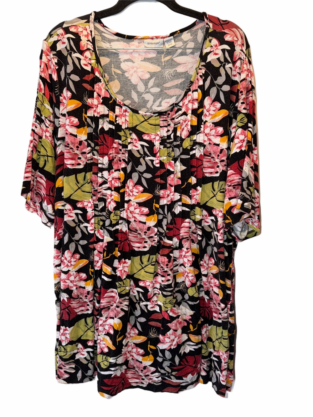 Avenue Black Floral Scoop-Neck Tunic, SZ 26-28, PTP 30”, L31”, (T15-407)